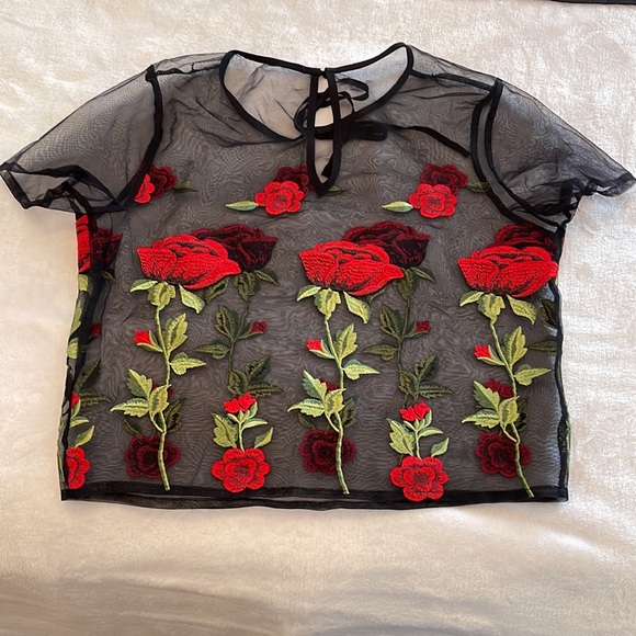 Black organza crop top with rose embroidery - Picture 4 of 5